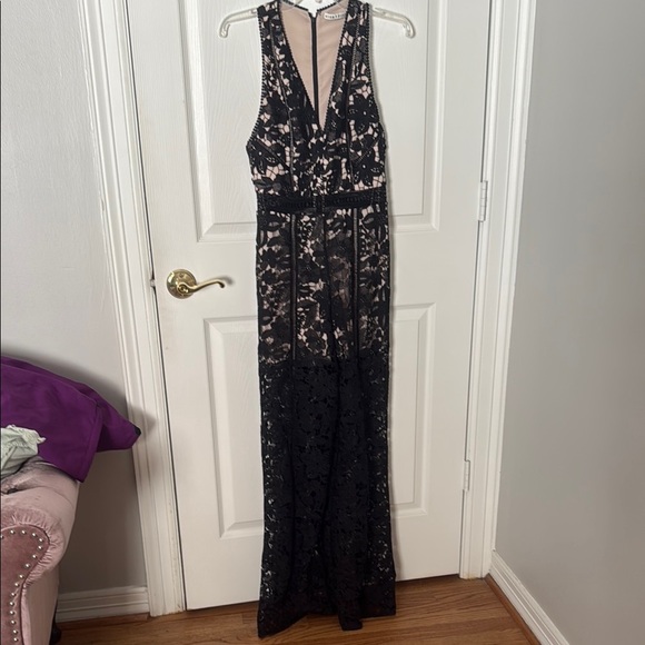 Alice + Olivia Black and Nude Lace jumpsuit size 2 - Picture 1 of 7